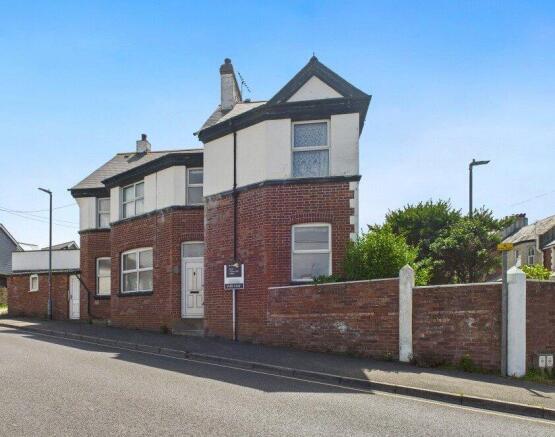 5 bedroom end of terrace house for sale