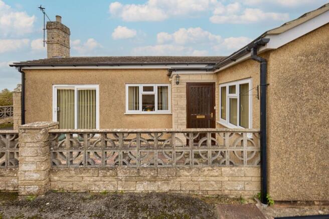 3 bedroom semi-detached bungalow for sale