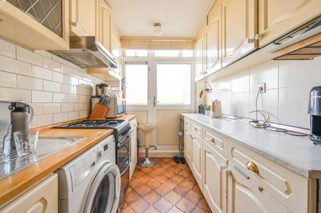 3 bedroom flat for sale