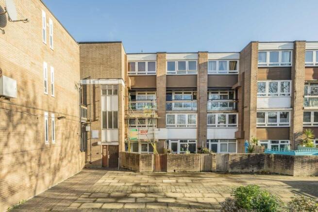 4 bedroom flat for sale