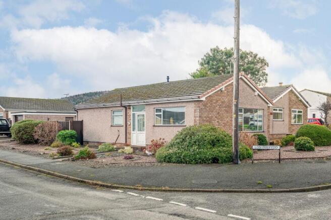 2 bedroom detached bungalow for sale