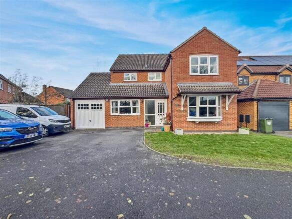 4 bedroom detached house for sale