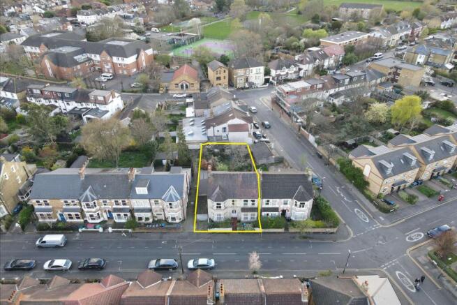 8 bedroom semi-detached house for sale