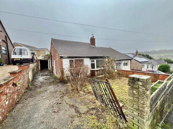 2 bedroom semi-detached bungalow for sale
