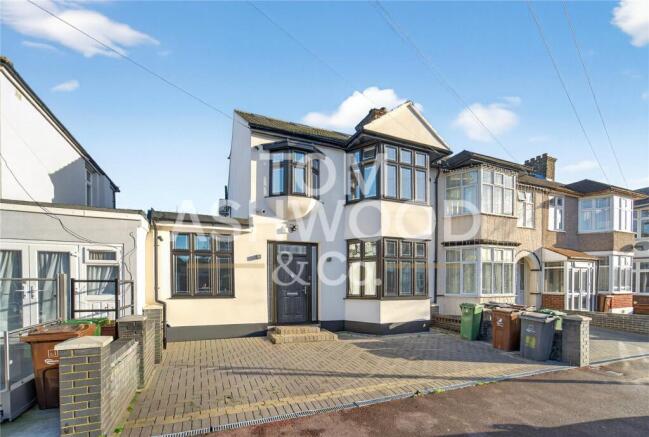 4 bedroom end of terrace house for sale