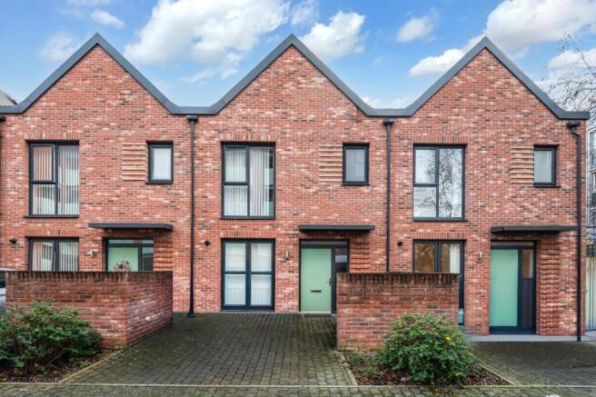 3 bedroom terraced house for sale
