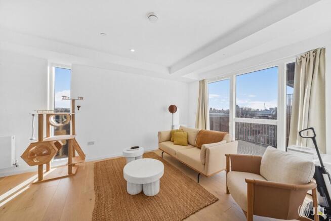 3 bedroom flat for sale