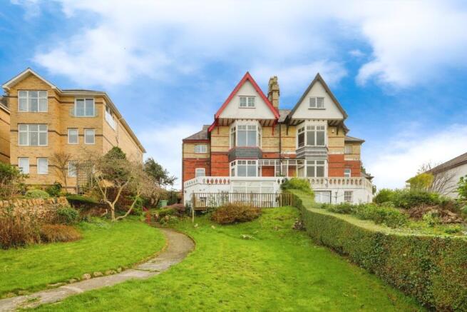 7 bedroom semi-detached house for sale