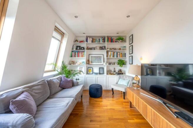 2 bedroom flat for sale