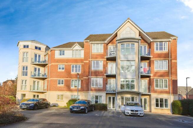 2 bedroom flat for sale