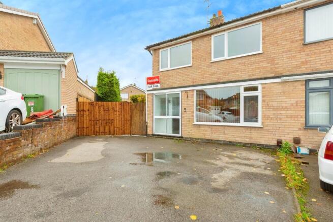 3 bedroom semi-detached house for sale