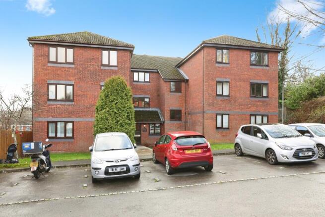 1 bedroom ground floor flat for sale