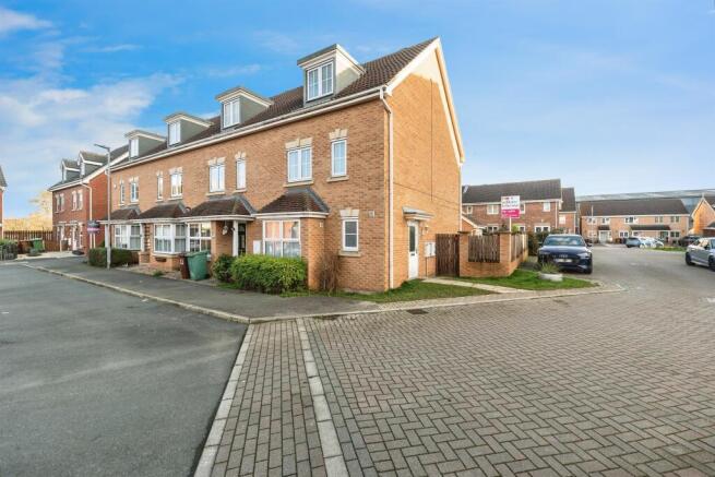 4 bedroom town house for sale