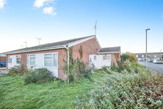 2 bedroom detached bungalow for sale