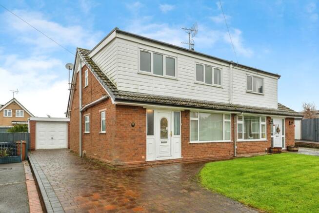 3 bedroom semi-detached house for sale