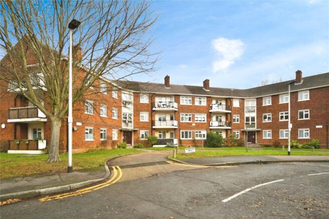 3 bedroom flat for sale