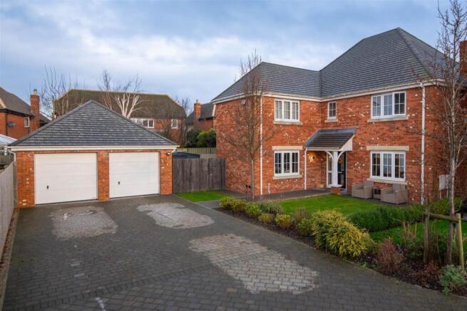 4 bedroom detached house for sale