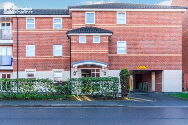 2 bedroom ground floor flat for sale