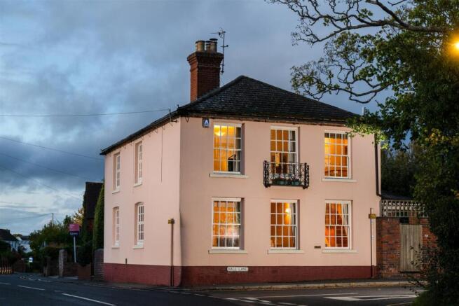 5 bedroom detached house for sale