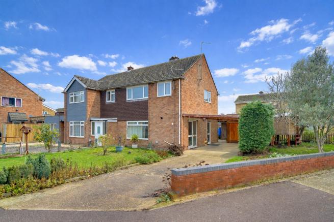 3 bedroom semi-detached house for sale