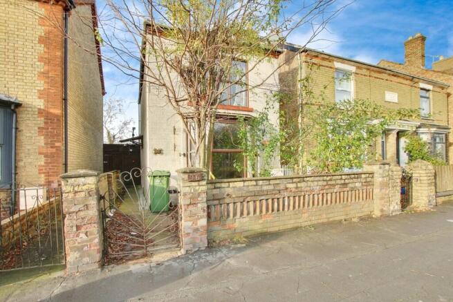 2 bedroom detached house for sale