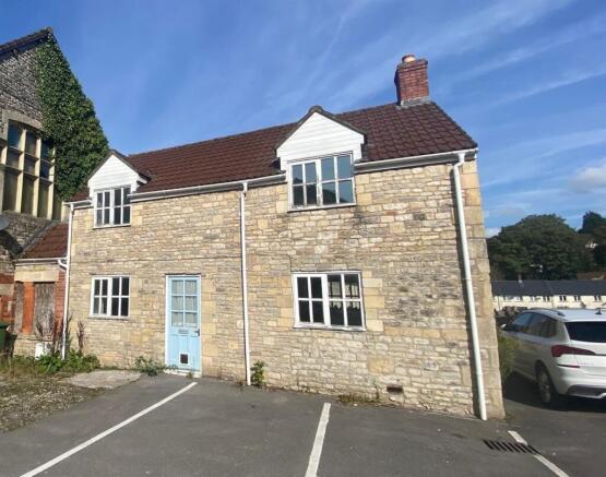 3 bedroom link detached house for sale