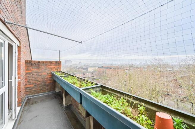 3 bedroom flat for sale