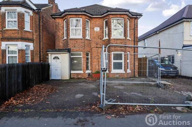 Studio flat for sale