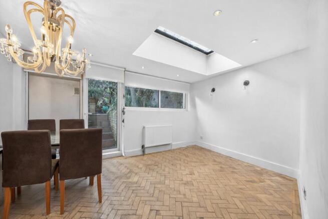 2 bedroom flat for sale