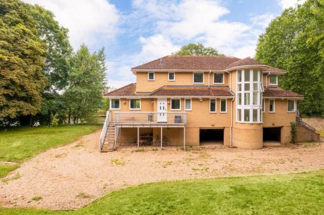 5 bedroom detached house for sale
