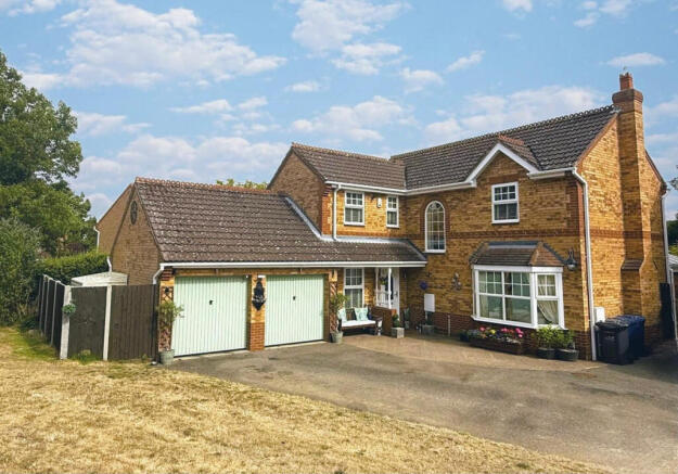 4 bedroom detached house for sale
