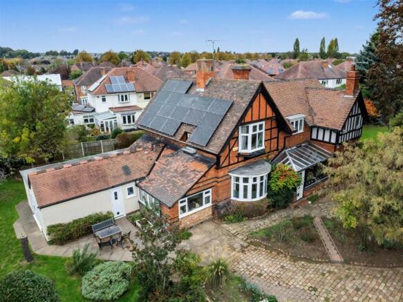 5 bedroom detached house for sale