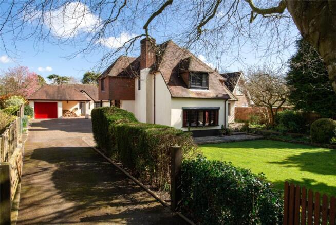 6 bedroom detached house for sale
