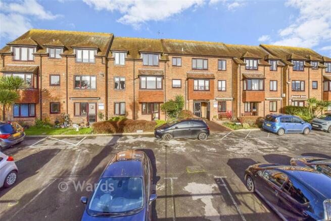 1 bedroom ground floor flat for sale