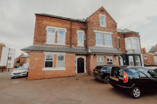 6 bedroom flat for sale