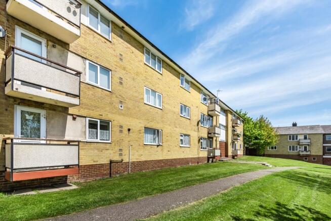 2 bedroom ground floor flat for sale