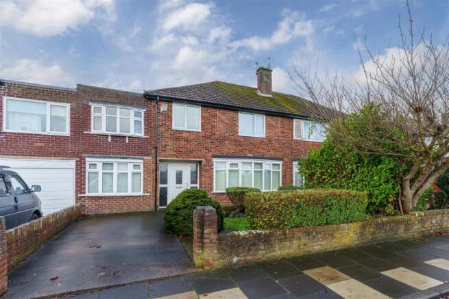 6 bedroom semi-detached house for sale