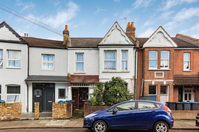 3 bedroom maisonette for sale