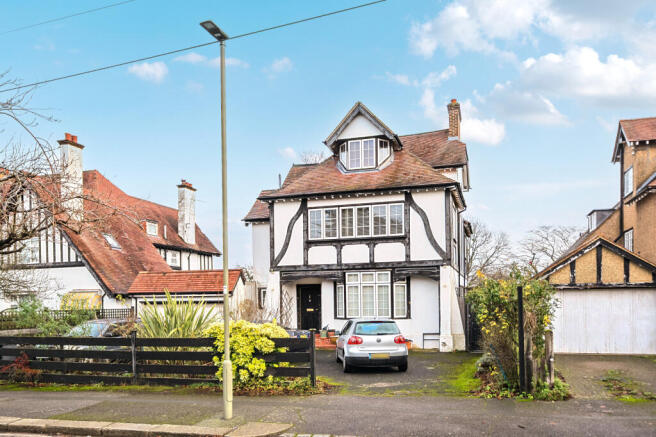 8 bedroom detached house for sale