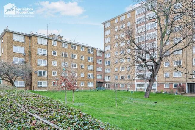 Studio flat for sale