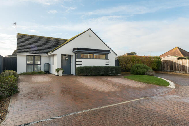 3 bedroom detached bungalow for sale