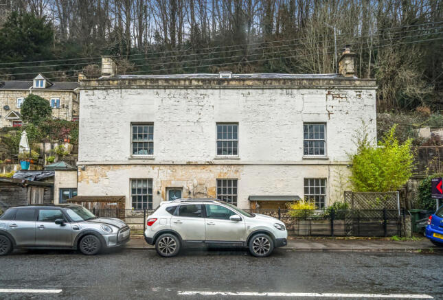 3 bedroom maisonette for sale