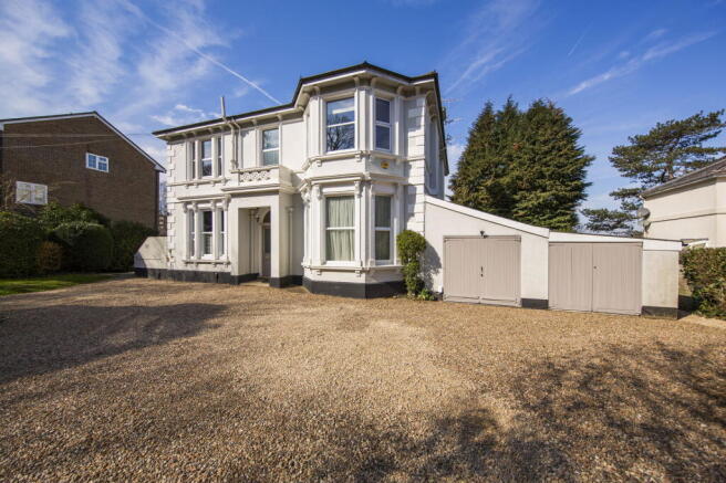 2 bedroom maisonette for sale