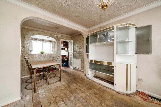 3 bedroom maisonette for sale