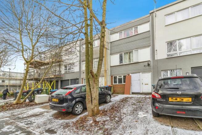 4 bedroom town house for sale