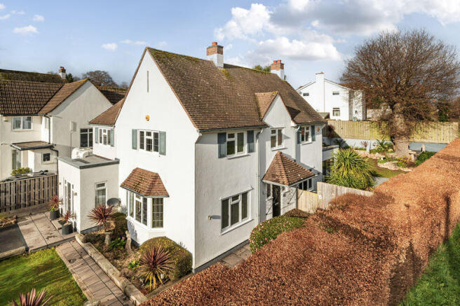 6 bedroom detached house for sale