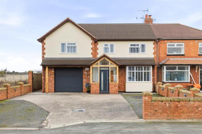 4 bedroom semi-detached house for sale