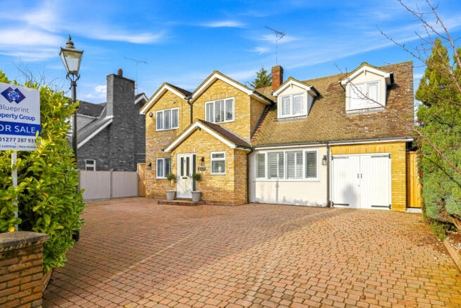 5 bedroom detached house for sale
