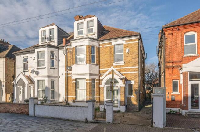 2 bedroom flat for sale