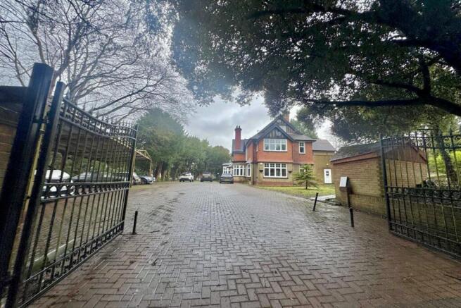 9 bedroom detached house for sale